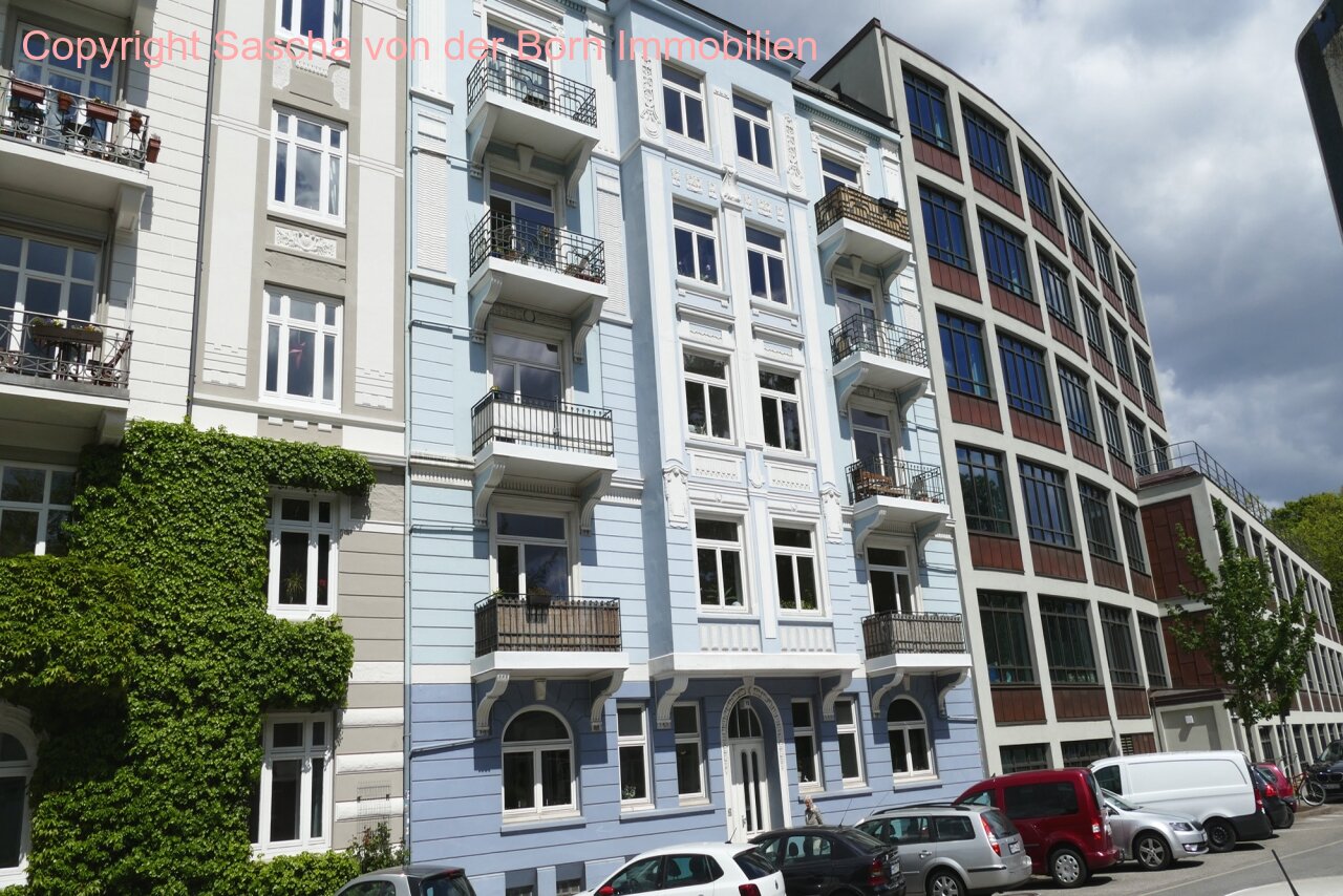 Hamburg: Mittendrin: Ottenser Marktplatz / 1.OG / Holzdielen / Stuck /  Fernwärme / kl. Balkon  Hamburg: Mittendrin: Ottenser Marktplatz / 1.OG / Holzdielen / Stuck /  Fernwärme / kl. Balkon