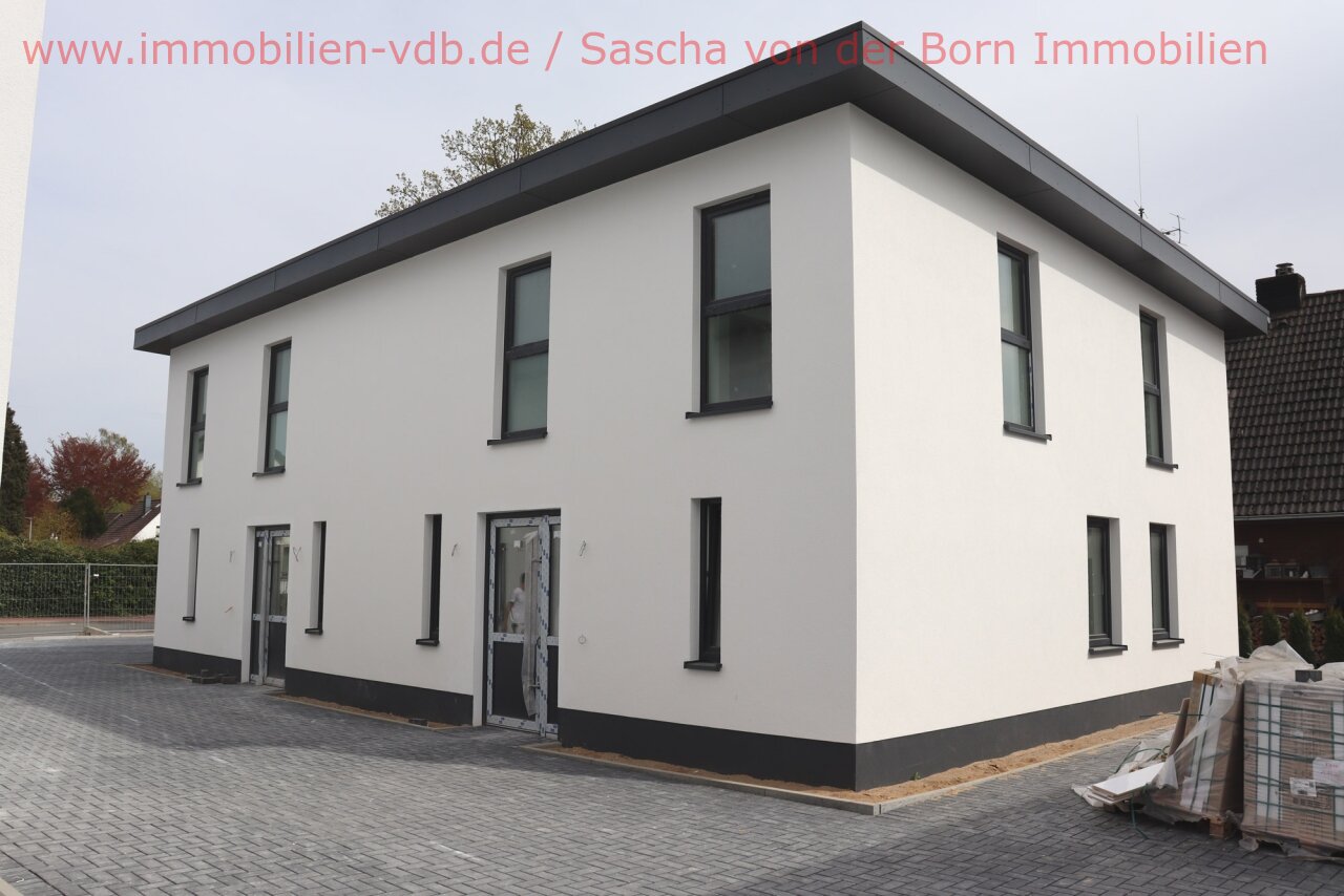 Reinbek: Neubauprojekt von 12 Doppelhaushälften: Erstbezug inkl. Einbauküche, Malerarbeiten, Stellplatz / Zukunftsweisende Wärmepumpen nach KFW 55 Standard Reinbek: Neubauprojekt von 12 Doppelhaushälften: Erstbezug inkl. Einbauküche, Malerarbeiten, Stellplatz / Zukunftsweisende Wärmepumpen nach KFW 55 Standard