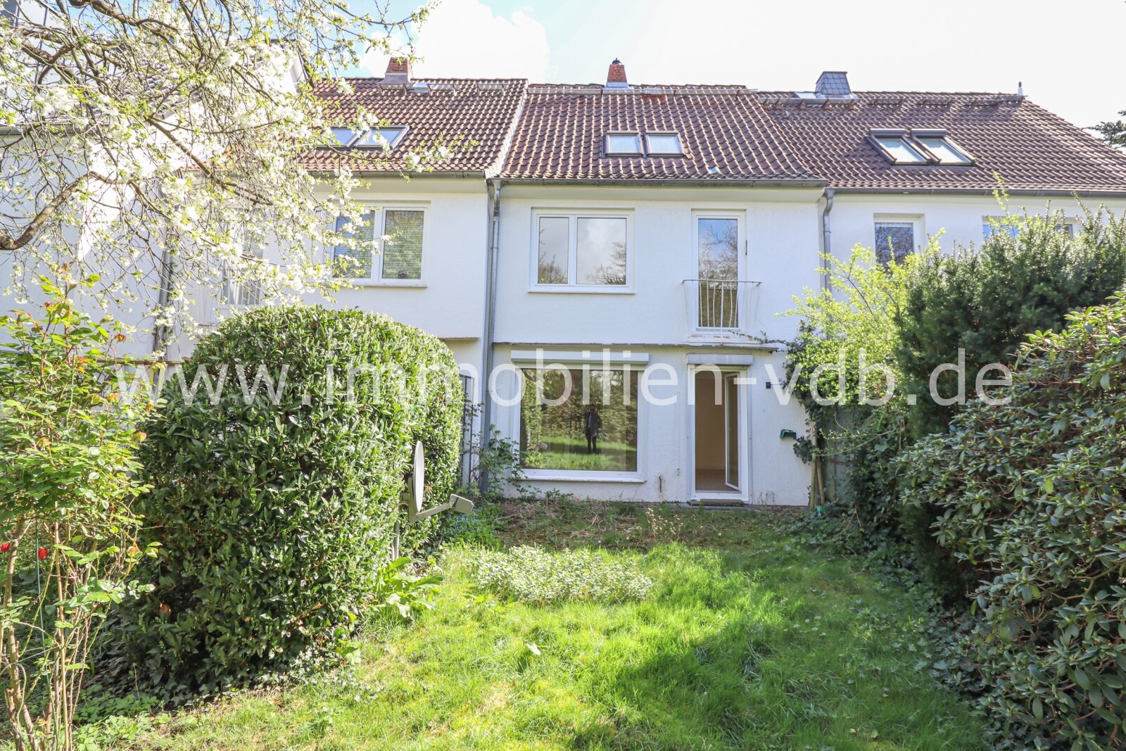 Hamburg: Verkauft: Modernisierungsbedürftig in gesuchter Lage / Viel Potenzial für Ihre Ideen. Familienfreundlicher Garten. 2x Bad. Keller. Heizung erneuert.   Hamburg: Verkauft: Modernisierungsbedürftig in gesuchter Lage / Viel Potenzial für Ihre Ideen. Familienfreundlicher Garten. 2x Bad. Keller. Heizung erneuert.