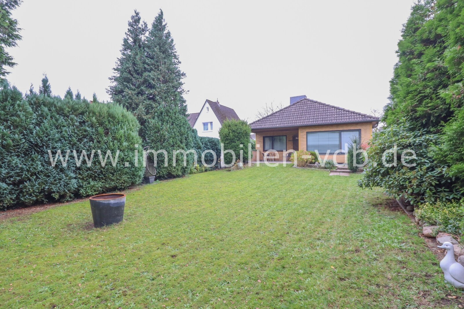 Hamburg: Verkauft: Solider Bungalow auf großzügigem sehr schönen Grundstück / Vollkeller / Ruhige Lage von HH-Jenfeld / Familienfreundlich mit viel Potenzial Hamburg: Verkauft: Solider Bungalow auf großzügigem sehr schönen Grundstück / Vollkeller / Ruhige Lage von HH-Jenfeld / Familienfreundlich mit viel Potenzial