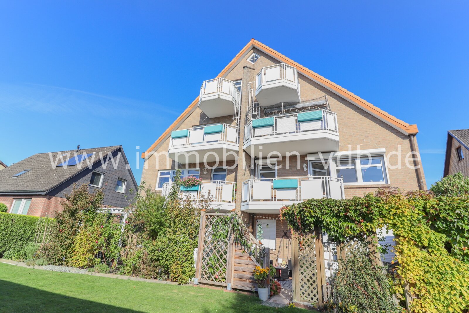 Lage: Direkt zur Stadtgrenze HH / Maisonette mit 3 Balkonen / Kfz-Einzelgarage / Vollbad+Gäste WC / Einbauküche / straßenabgewandte Seite / Kellerraum 